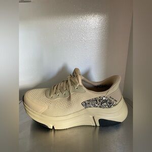 SKECHERS..SNOOP DOG MENS SLIP-INS SNEAKERS
